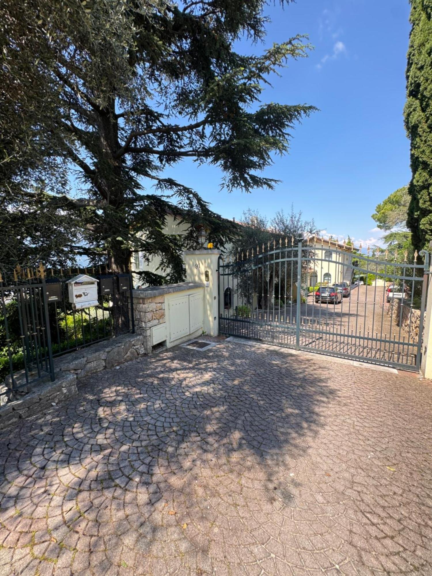 Appartamento La Perla Torri del Benaco Kültér fotó